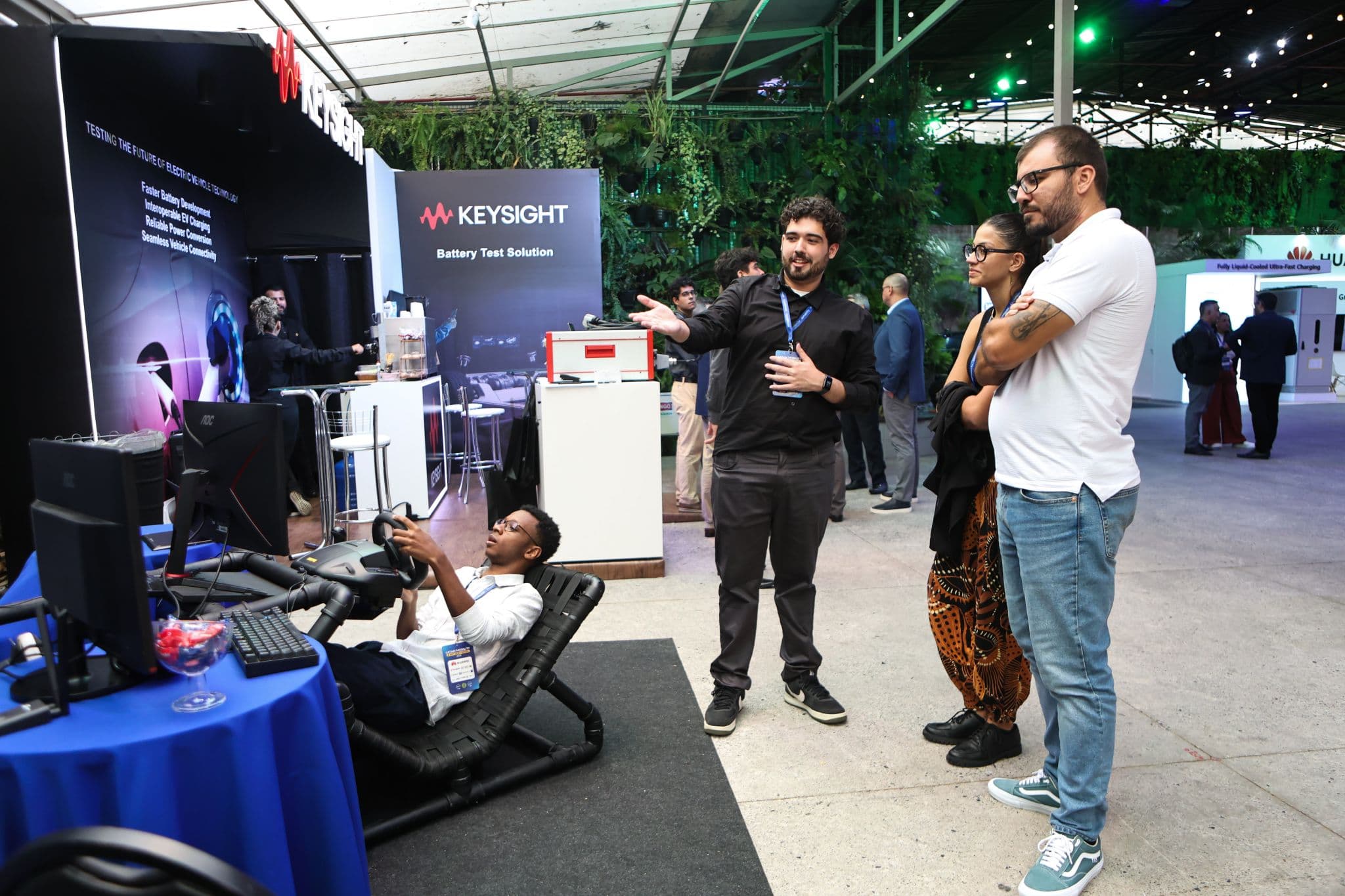 Visitors trying the telemetry rig at the Latam Mobility booth